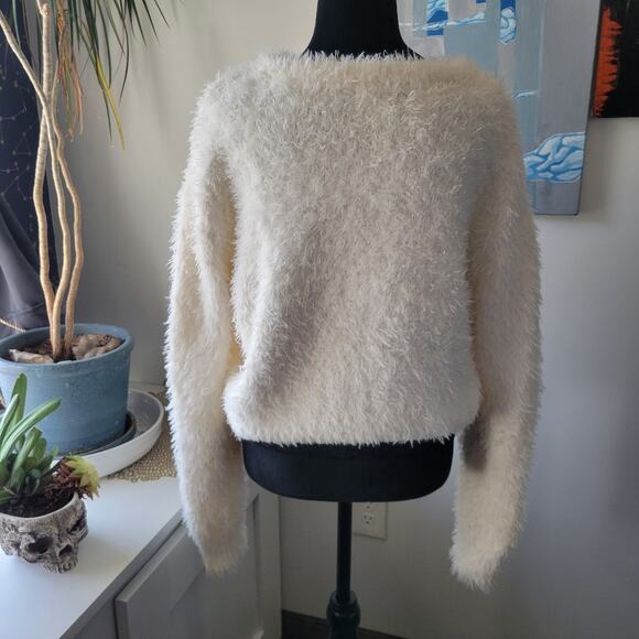 Love Tree White Fluffy Cropped Sweater Women’s Size L | Soft Shag Crewneck - Picture 3 of 9